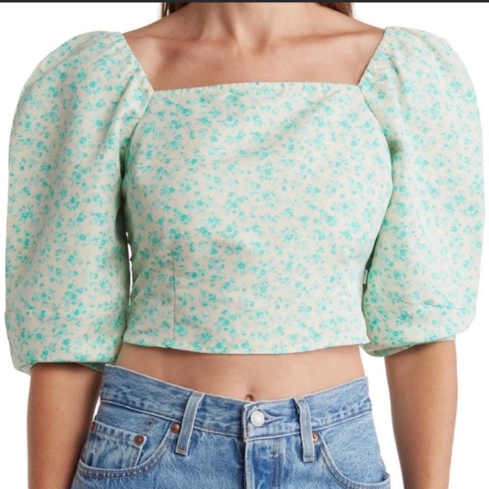 NWT Levi's Women's Yvie Floral Cropped Blouse 3/4 Puff Sleeves